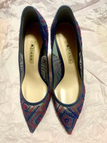 DIANA 자수 디자인 하이힐