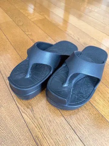 RACBAKI 라쿠바키 블랙 플립플랍 합성수지제