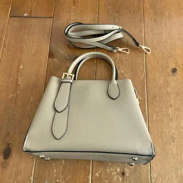 베이지 핸드백 탈부착 가능 스트랩 포함