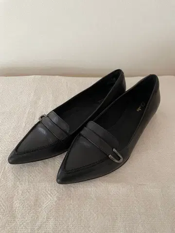 Clarks 블랙 플랫슈즈 스틸레토