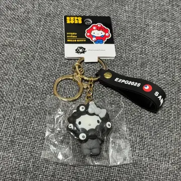 산리오 미야쿠미야쿠 블랙 모노크롬 키링 키티