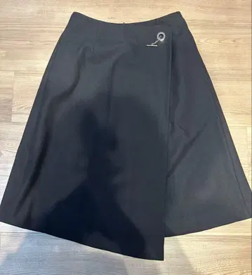 SATOKA 블랙 미디 스커트