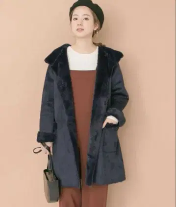 어반 리서치 무스탕 코트