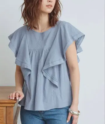 티티베이트 프릴 슬리브 코튼 블라우스