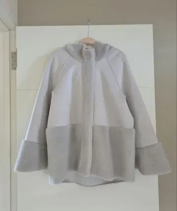 페이크 무스탕 후드 부착 코트