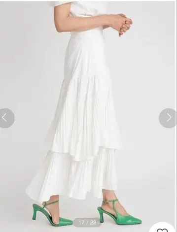 화이트 티어드 플레어 스커트