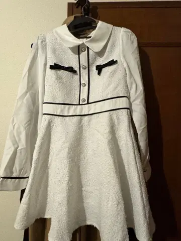 evelyn 화이트 A라인 원피스 긴팔