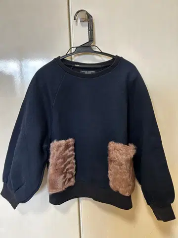 muller 네이비 맨투맨 풀오버 퍼 포켓 부착