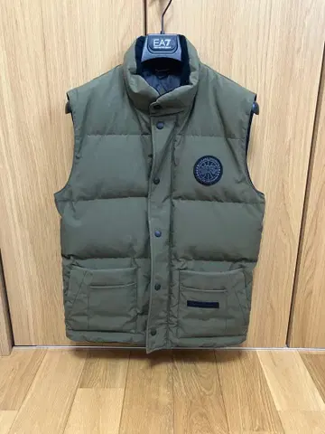 Canada Goose 블랙 라벨 다운 베스트