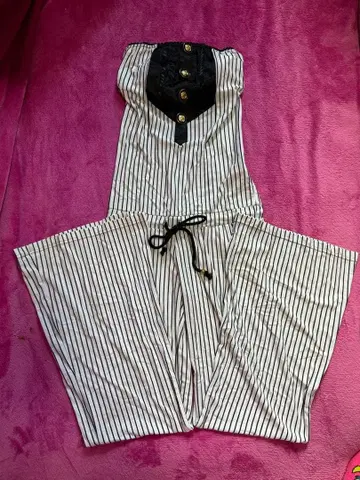 d.i.a 스트라이프 패턴 오프숄더 점프수트