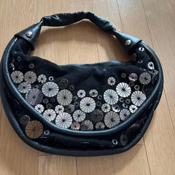 블랙 원형 장식 숄더백