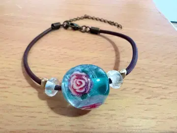 플라나칸 모티브 유리 비즈 팔찌