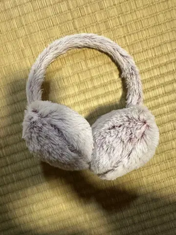 크림색 퍼 귀도리