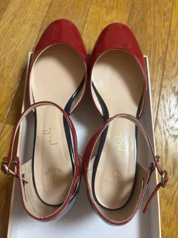 Piche Abahouse 빨간색 에나멜 펌프스