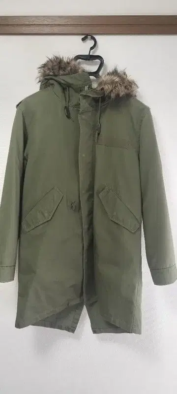 GU 올리브색 후드 부착 모즈 코트 남성용 S 사이즈