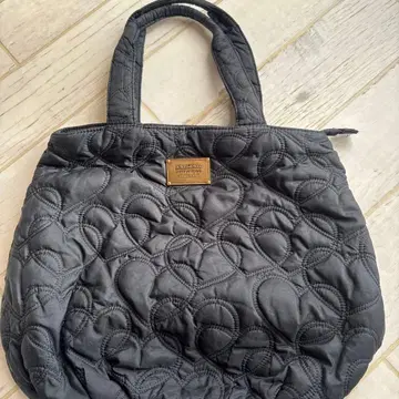 VOVAROVA 퀼팅 토트백 블랙