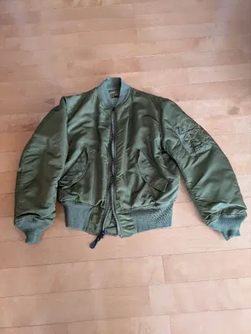 Alpha Industries MA-1 Intermediate Jack