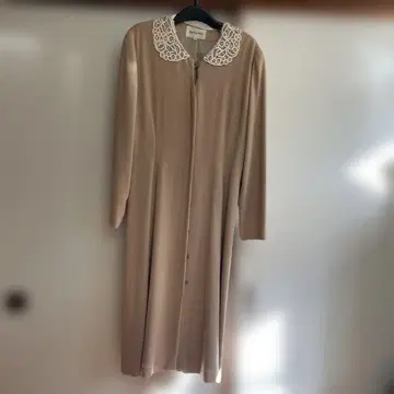 베이지 원피스 월드