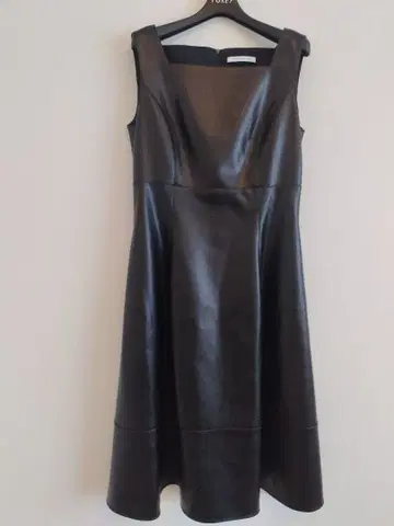 슬리브리스 합성 피혁 원피스 블랙