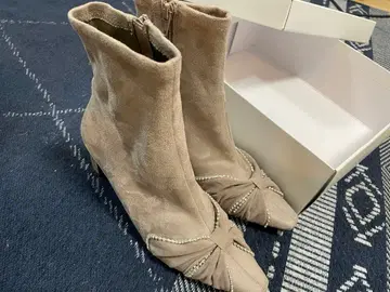 RANDA 베이지 트위스트 디자인 부츠