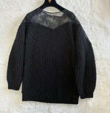 스나이델 블랙 레이스 절개 긴팔 니트