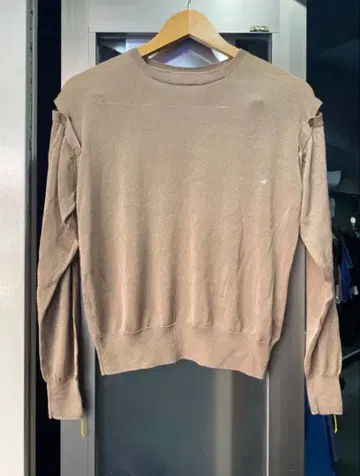 LE CIEL BLEU 어깨 버튼 변형 디자인 니트탑 36