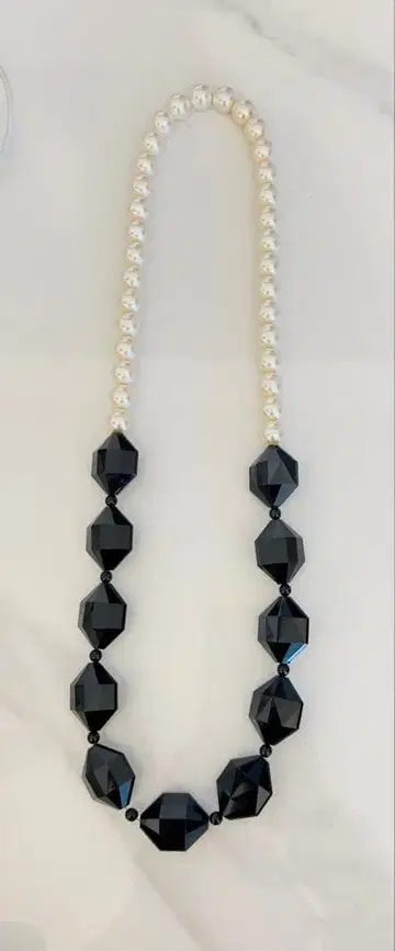 아쉬페 프랑스 비쥬 블랙 앤 화이트 펄 비즈 목걸이