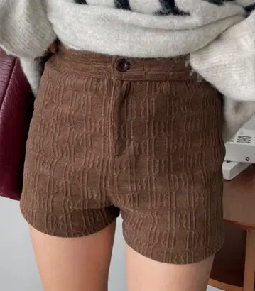 SHAGGIE 모노그램 타이트 하이웨스트 숏팬츠