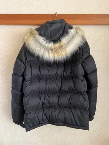 유니클로 퍼 후드 블랙 다운 자켓 L 사이즈 블랙