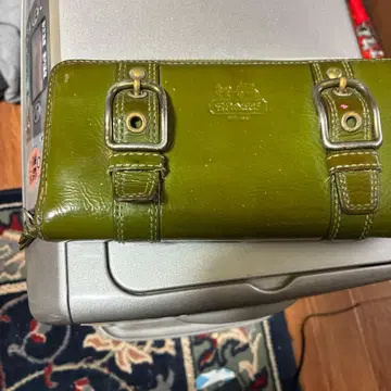 올리브 그린 가죽 장지갑