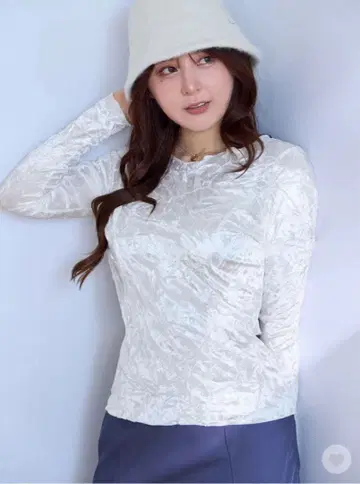 [overE] 멜로우 크러쉬 벨로아 상의: 화이트 U65