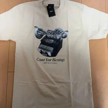 HUF 베이지 T셔츠 S사이즈