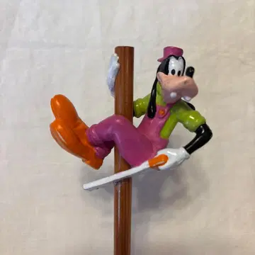 구피 피규어 달린 연필