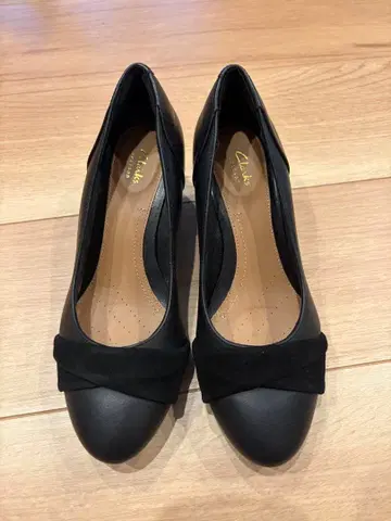[Clarks ] 블랙 펌프스
