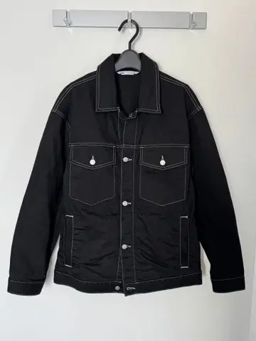 ZARA 블랙 데님 자켓 화이트 패치