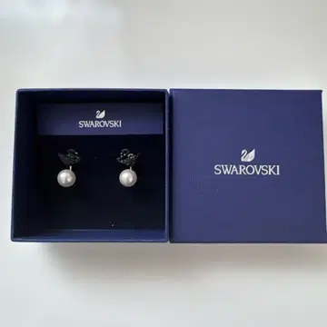 Swarovski 백조 모티브 펄 귀걸이