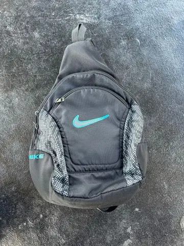 Nike 블랙/파랑 원 숄더백 y2k 테크 당일 발송 가격 인하 가능