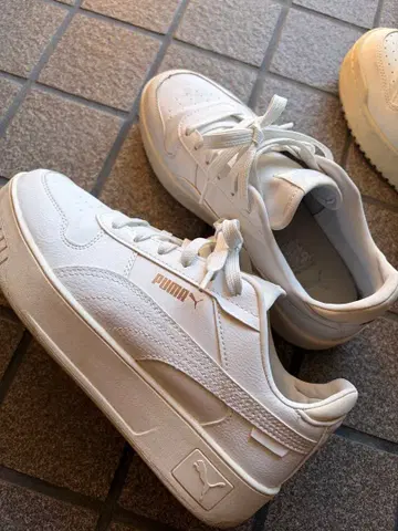 PUMA 화이트 통굽 스니커즈