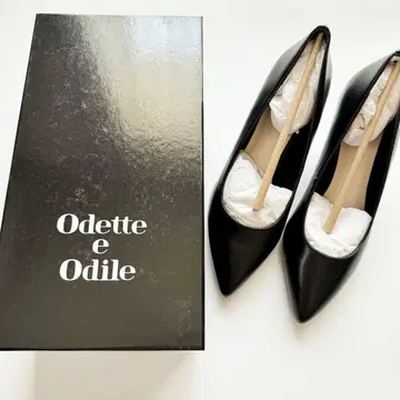 새상품 ODETTE E ODILE 7cm 힐 펌프스 블랙 24cm
