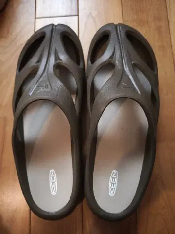 KEEN 클로그 샌들