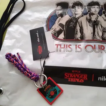 기묘한 이야기 니코앤드 키링과 봉투