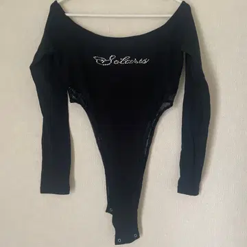 EVRIS 스톤 장식 블랙 바디수트