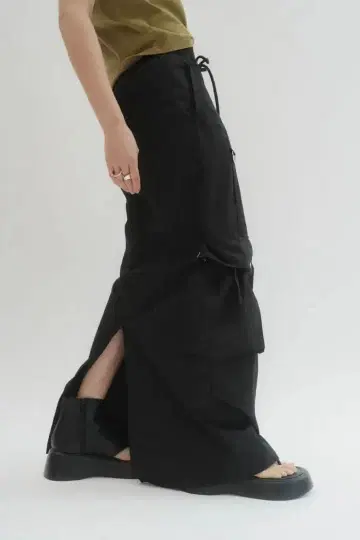 Knuth Marf low rize cargo skirt black