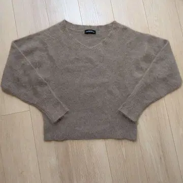 고급 GREEN LABEL RELAXING 베이지 V넥 스웨터