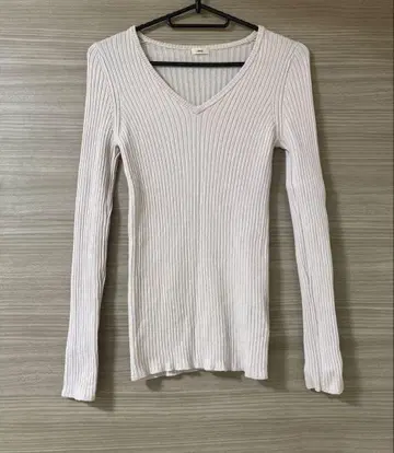 이에나 니트 상의