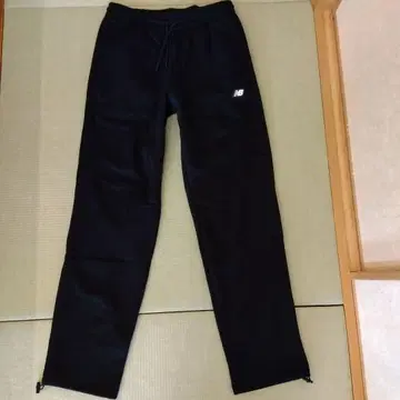 새상품 뉴발란스 팬츠 M 남성용 속기모 블랙 정가 13200엔