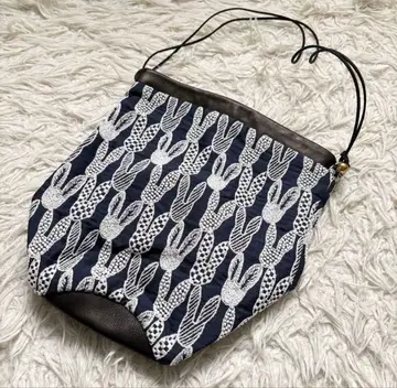 미사용급 미나 페르호넨 폼피아 드롭 미니백 네이비 화이트