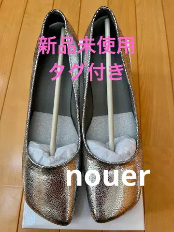 메탈릭 실버 스퀘어토 펌프스