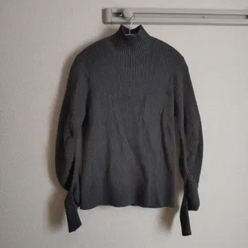 미라 오웬 다크 그레이 리브 하이넥 스웨터