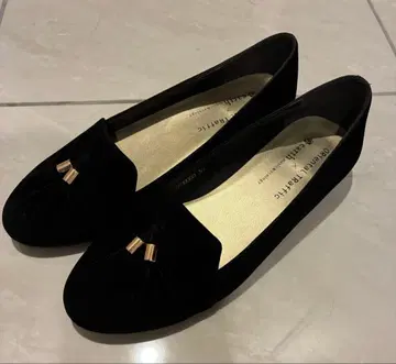 블랙 태슬 포함 플랫슈즈